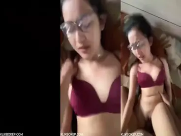 Bokep Indo Ngentotin Miss Dinda Sampe Crot di Muka poster