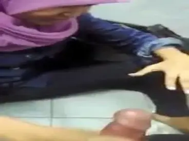 Jilbab Pink Ngga Jadi Nyepong Gara2 Keluar Peju poster