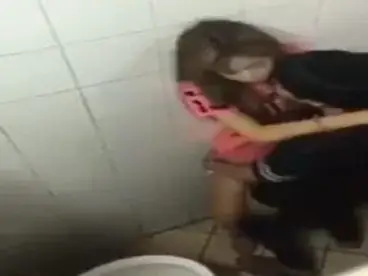 Skandal Mahasiswi Nekat Di WC Kampus Sange poster