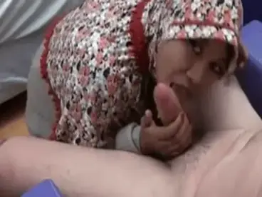 Video Ibu Berjilbab Cakep Kulum Kontol poster