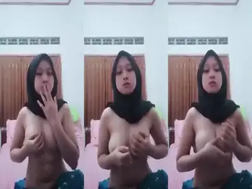 Viral ABG Hijabers Telanjang Remas Toket   BokepIndo poster